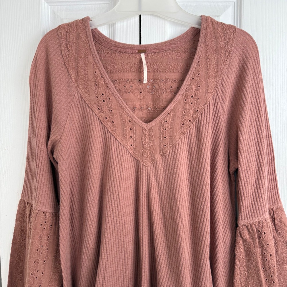 Free People Eyelet Lace Bell Sleeve Top S Mauve Pink Boho Cottagecore Ribbed - Picture 2 of 9